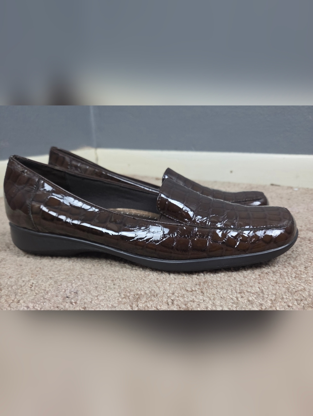 Trotters Woman's Croc-Embossed Brown Patent Slip-On Loafers